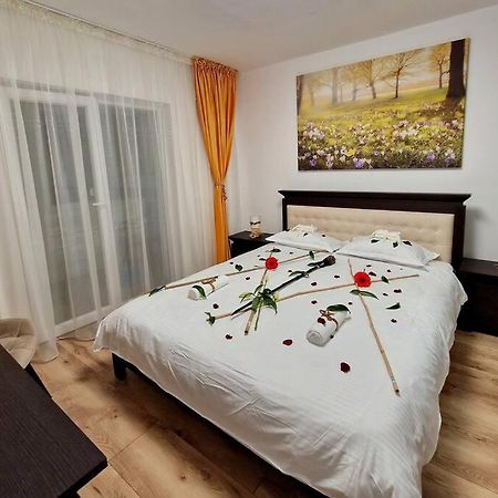 Appartamento Forest Intimate Hideaway - Sub Padure Love Nest Braşov Esterno foto